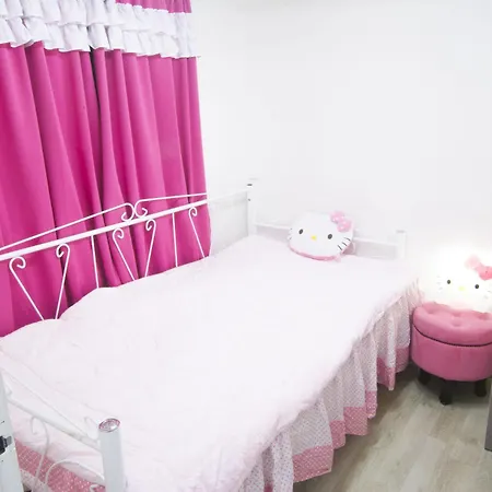 Nanu Guesthouse Pink Female Only